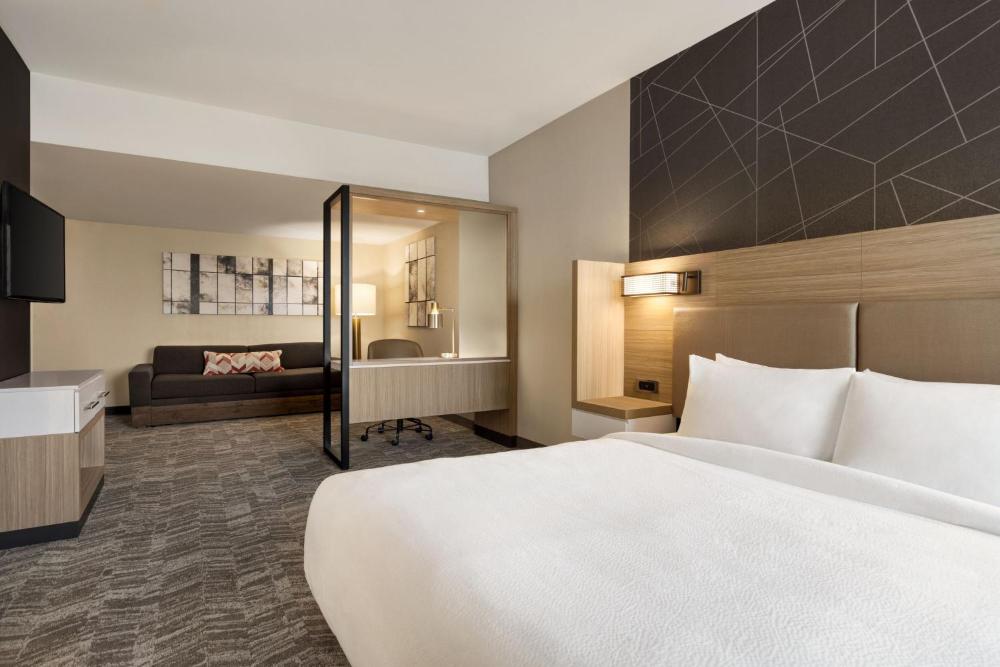 King Suite with Trundle Bed interior